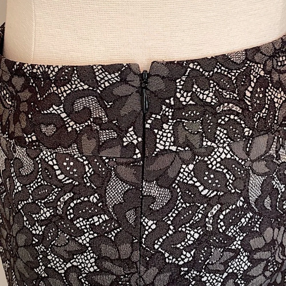Worthington Stretch Black White Lace Print 4 Corporate Sleek Office Chic Skirt